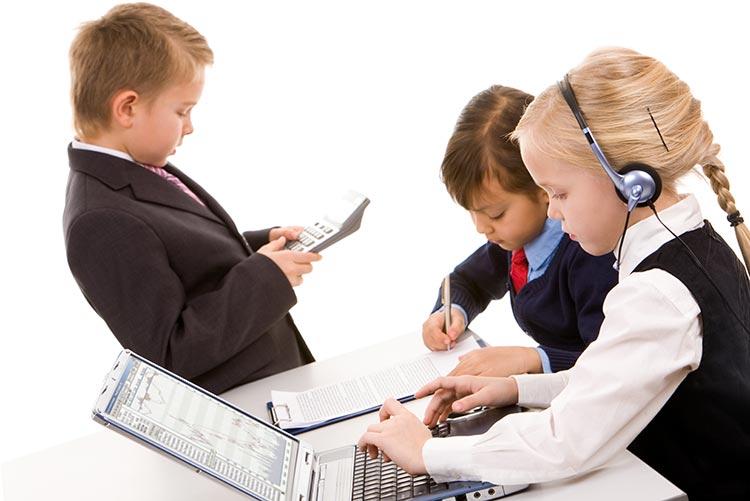 How to Improve Your English Listening Skill?|چگونه مهارت شنیدن زبان خود را تقویت کنیم